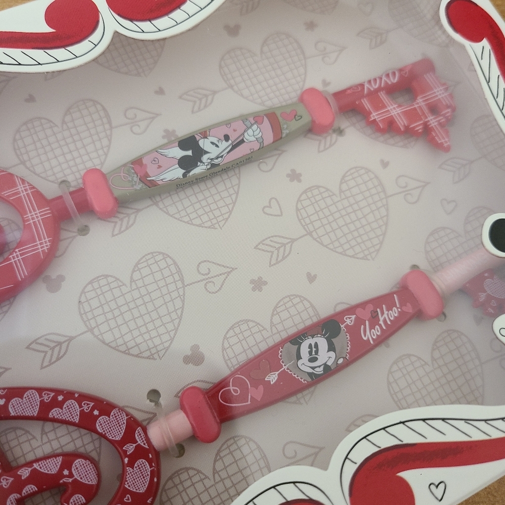 🆕️Disney Collectible Keys - Valentine's Day - Picture 3 of 6